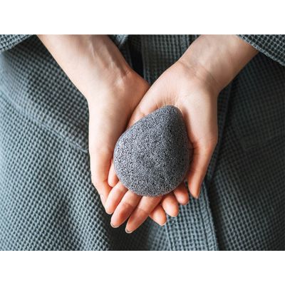 The Body Shop Charcoal Konjac Sponge